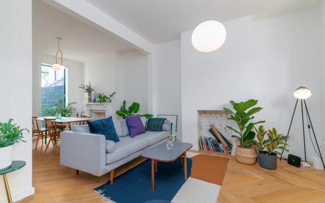 Charming 3br Home in East London W/Terrace