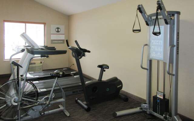 Clarion Inn & Suites Cortland - University Area
