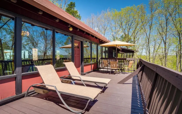 'ledge Lodge' Burkesville Getaway: Pool & Views!