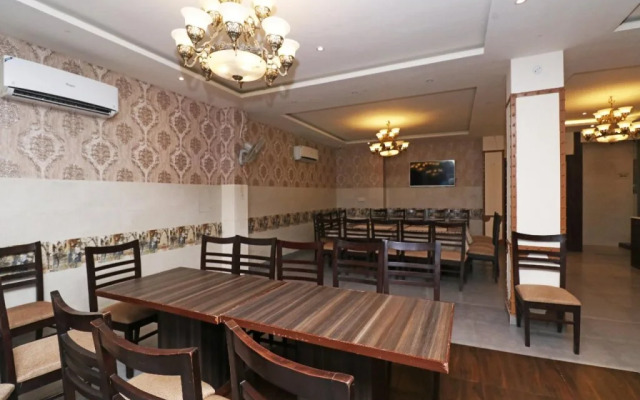The Classic By OYO Rooms