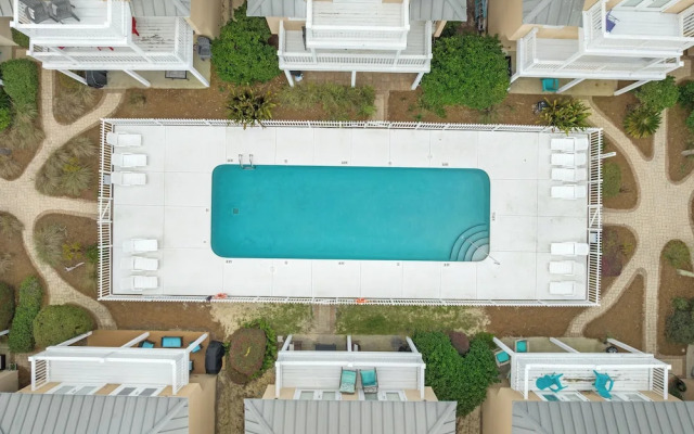 Escape to Sand Dollar Holler: Coastal Retreat, 3 Beds, 2.5 Baths, Sleeps 10!