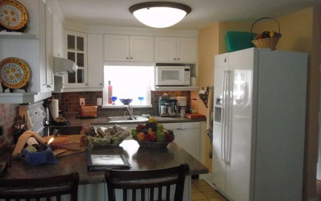 A Suite at Kitsilano Cottage