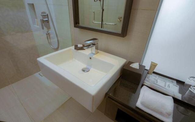 Whiz Luxe Hotel Spazio Surabaya
