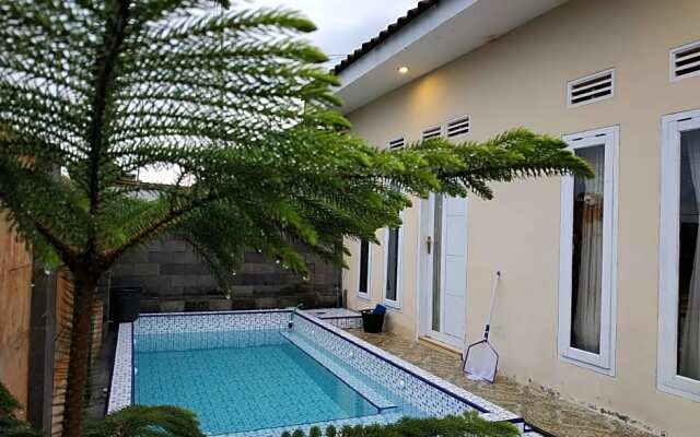 Puncak Pinus and Pool