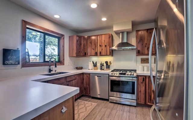 Tahoe Donner Retreat w/ Decks & Lake Access!