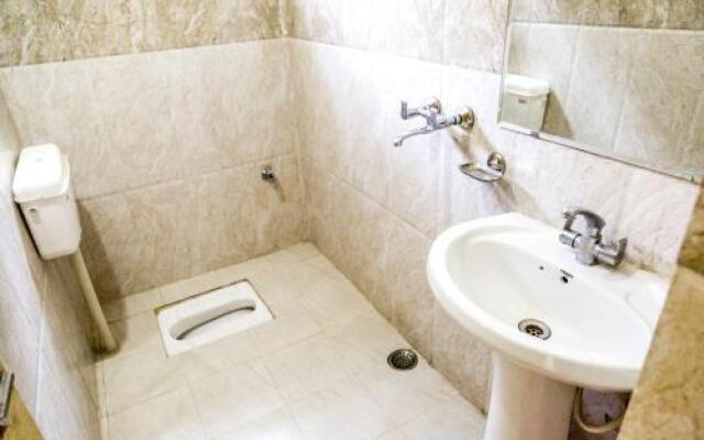 1 BR Guest house in Bhimtal, by GuestHouser (C01D)