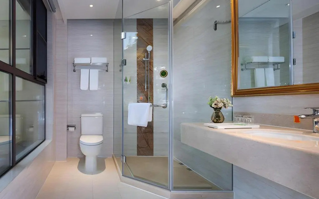 Vienna Hotel (Chuanxin Drum Tower Metro Station, Beijing Road)