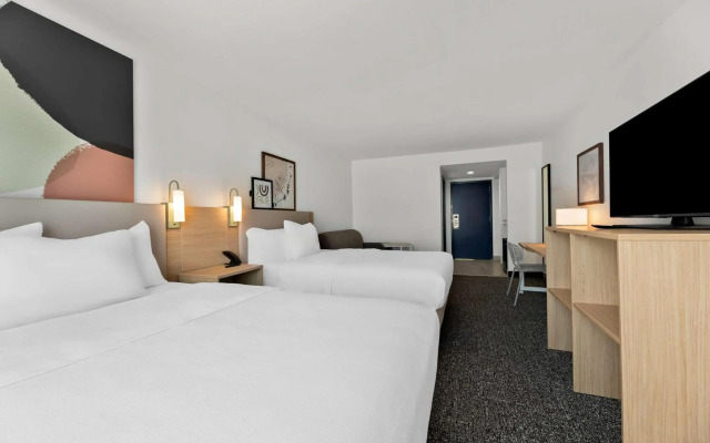 Spark by Hilton Tupelo