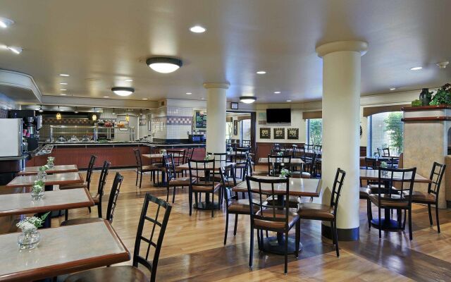 Oxford Suites Yakima