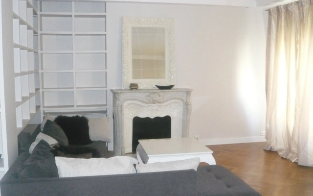 Bridgestreet Champs Elysees