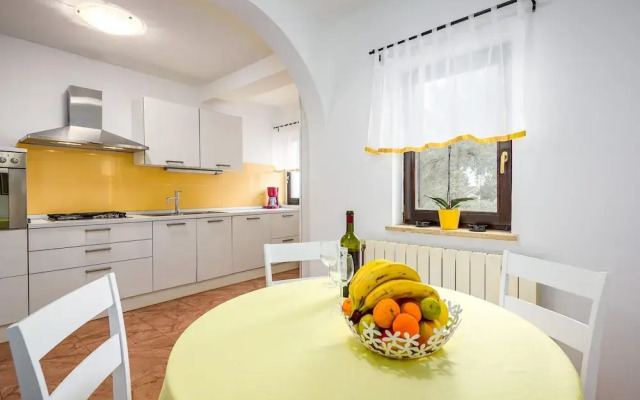 Scenic Villa With Private Garden