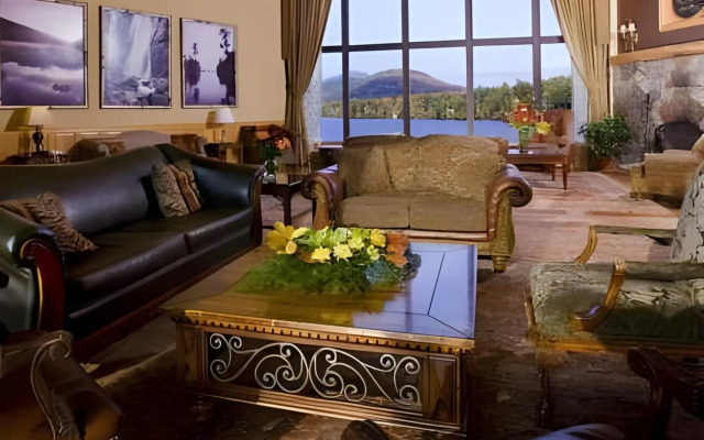 Golden Arrow Lakeside Resort