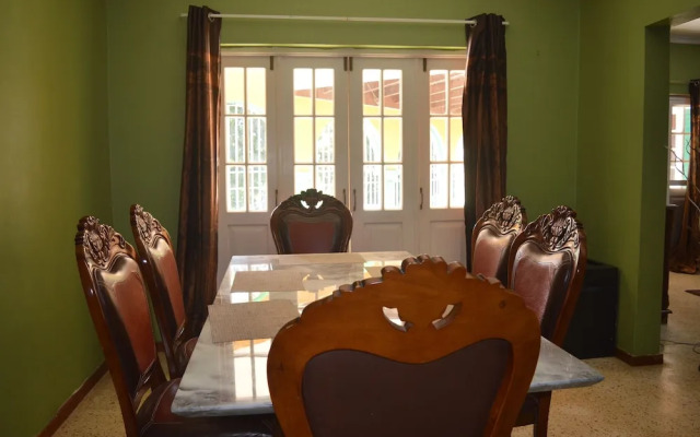Stunning 3-bedroom House in Ocho Rios Upton