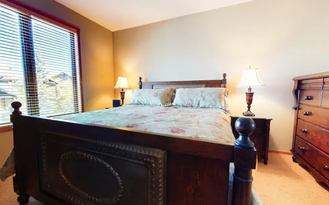 Snowcreek V 774 Gorgeous Mountain Views with Private Garage, Washer Dryer and Gas Grill by RedAwning