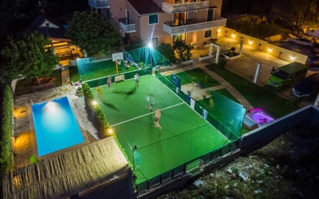 Ani - Family Friendly - A1(7)