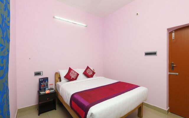 OYO 11698 Home Spacious 3BHK Near Boat House