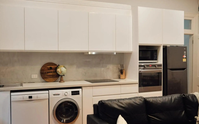 Manly Waves Studios & Apartments
