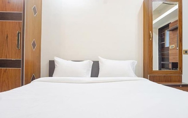 Fabhotel Classic Square