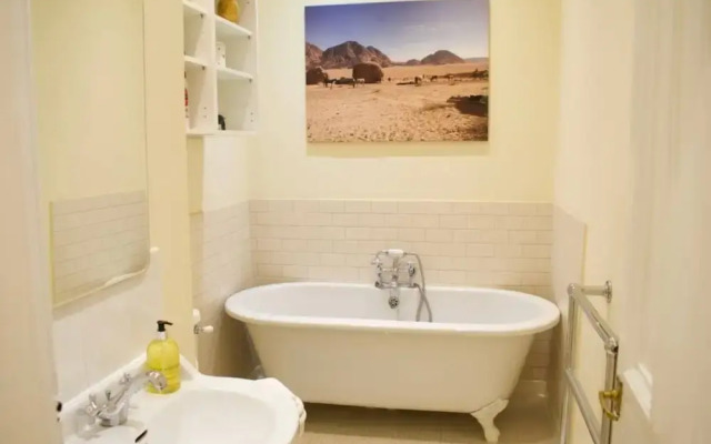 Beautiful 2 Bedroom City Centre Apartment