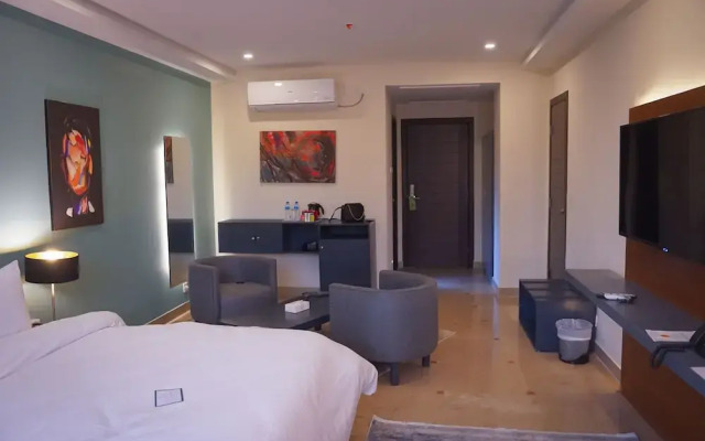 Roomy Signature Hotel