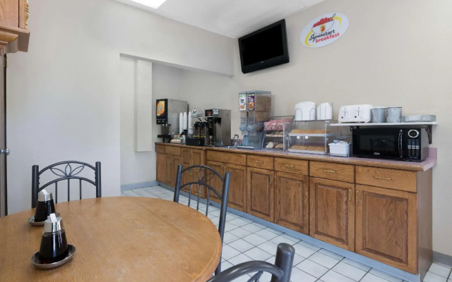 Super 8 Valley City