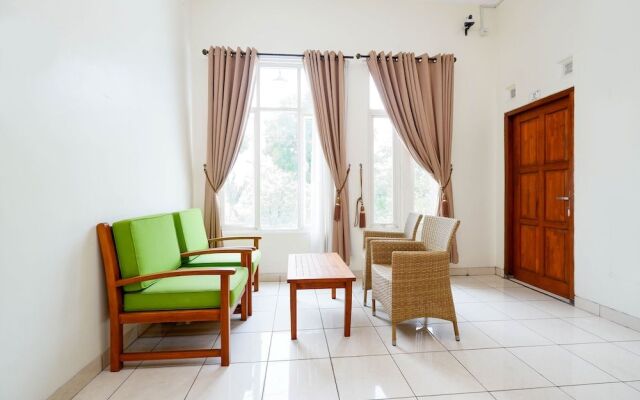 OYO 2428 Trision Hostel