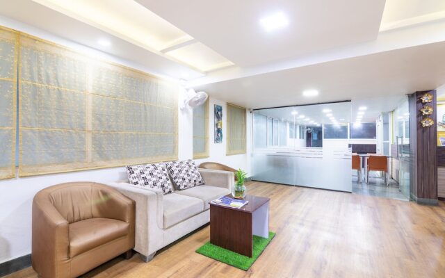 OYO 5379 Crown White House