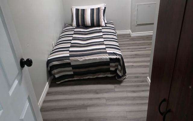 Bright & Cozy 2-bedroom Main Floor Suite