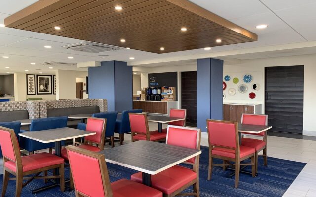 Holiday Inn Express Allentown North by IHG