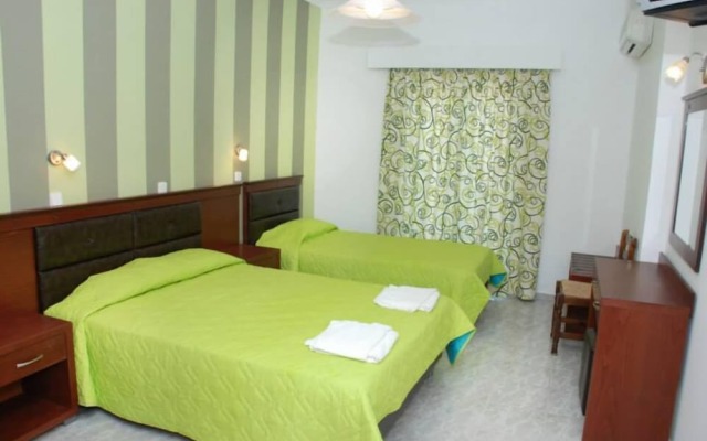 Amoudi Studios Apartments Hotel