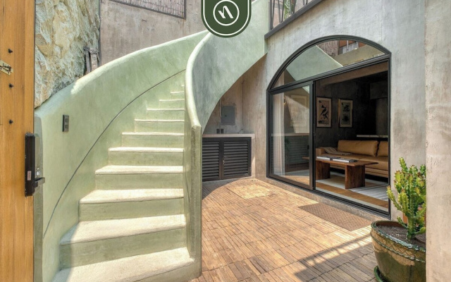 Luxury 3 BR House in Downtown - AC - Peaceful