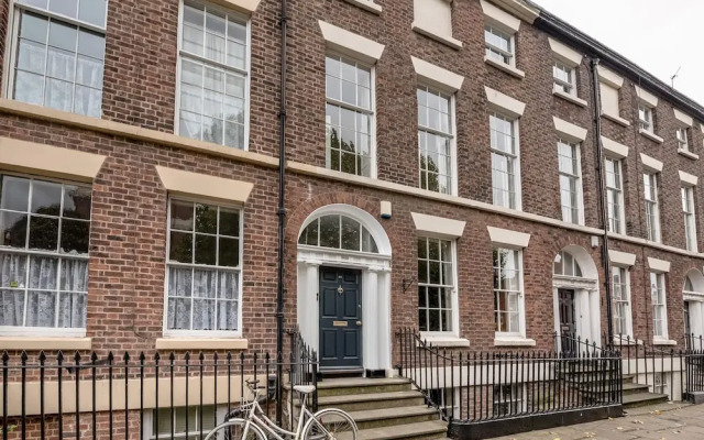 Spectacular 4BR Townhouse in Georgian Quarter, free parking