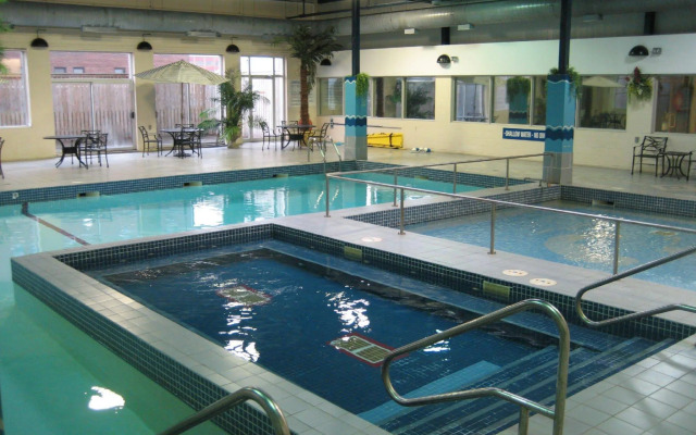 Hamilton Plaza Hotel & Conference Center