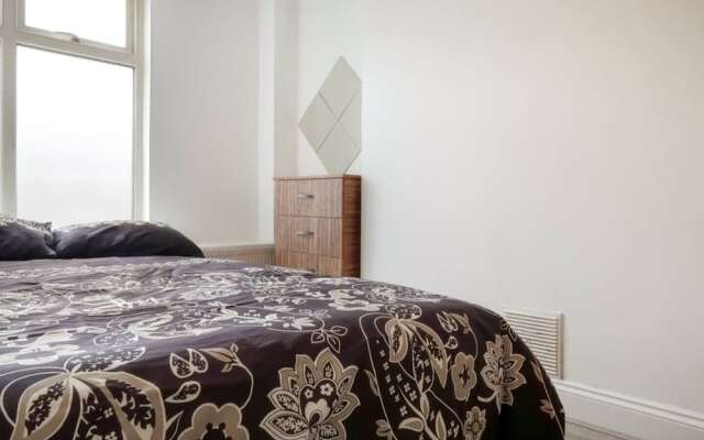 Live IN THE Centre Point OF London!