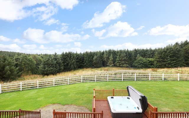 JOIVY Greenknowes Estate With Hot Tub And Bar