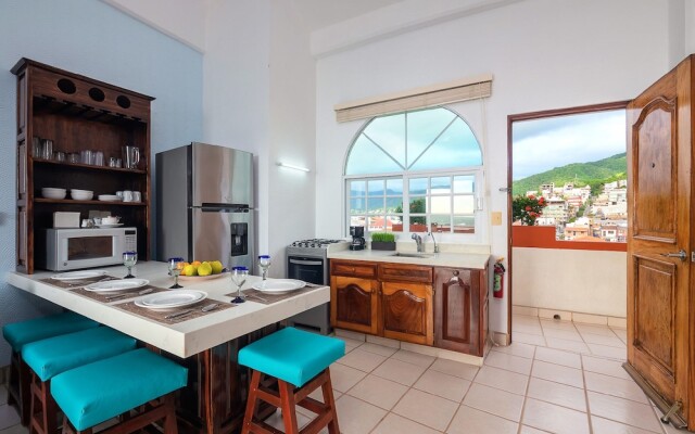 WIVC Casa de la Playa Condo - Literally on the Beach with Swimming Pool & Jacuzzi
