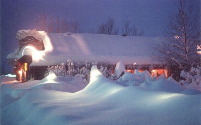 Whistling Swan Motel