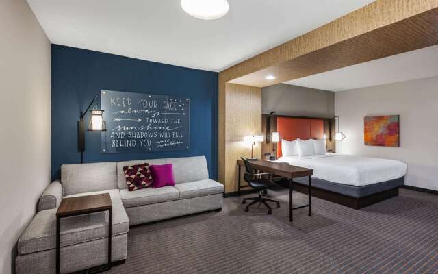 La Quinta Inn & Suites by Wyndham Houston East at Sheldon Rd