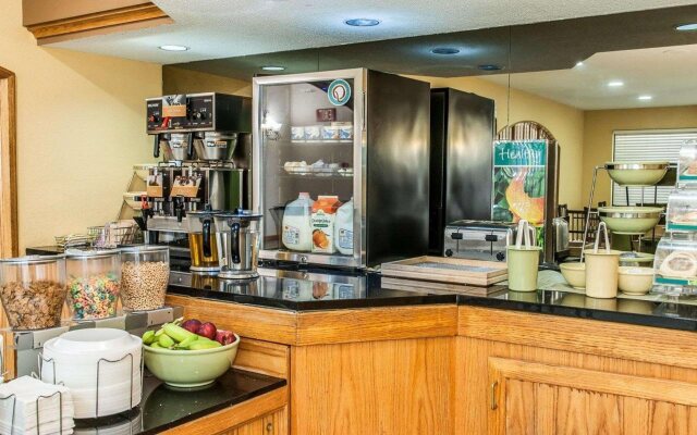 Quality Inn & Suites Shelbyville I-74