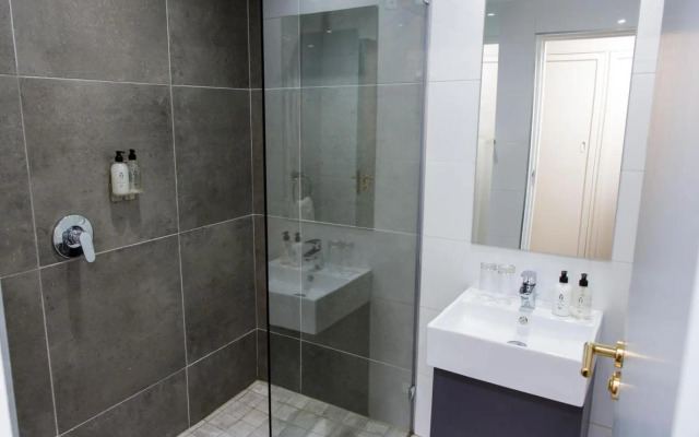 Queen’s Hotel by BON Hotels