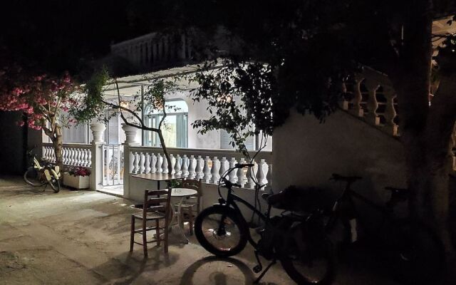 Grey Rooms Naxos