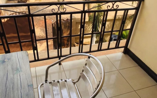 Room in B&B - Double Room With Balcony in the Heart of Accra