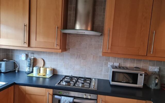 Immaculate 3-bed House With Free Parking in Bolton