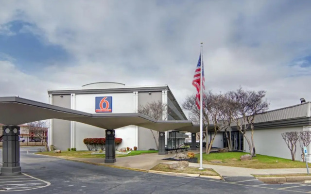 Motel 6 Mesquite, TX – Town East