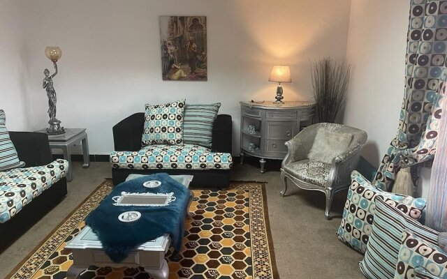One Bedroom Apartment City Views Local to Airport