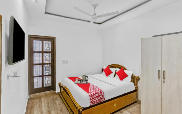 OYO Flagship 70300 Premium Inn