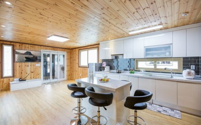 Chukryeong Mt view pension