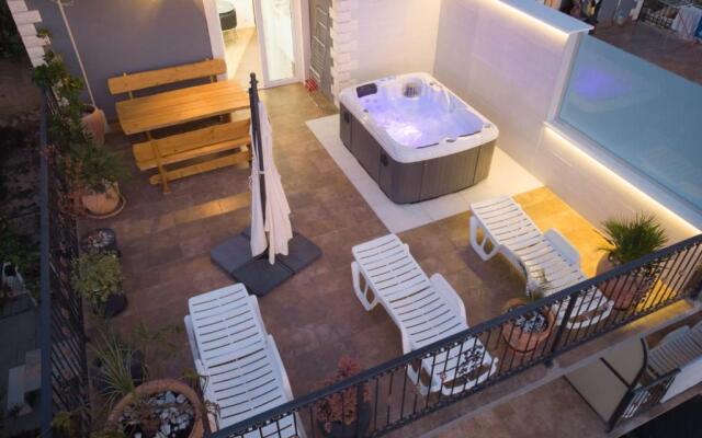 Apartments with a parking space Podstrana, Split - 8616