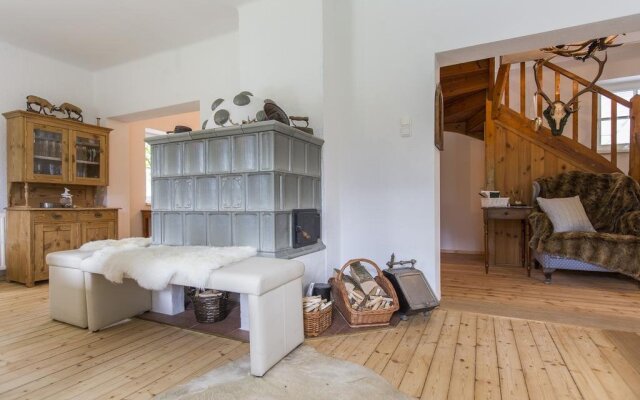 Holidaysun, Chalet Foresthouse, Detached Villa, 1000 qm garden, mountainview, whirlpool, BBQ&bikes&sunbeds for free