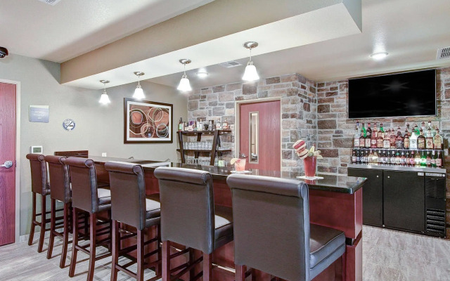 Cobblestone Hotel & Suites – Pulaski/Green Bay